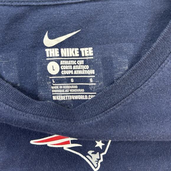 Nike NFL T-Shirt Small New England Patriots Tom Brady #12 Size Large - Picture 3 of 7